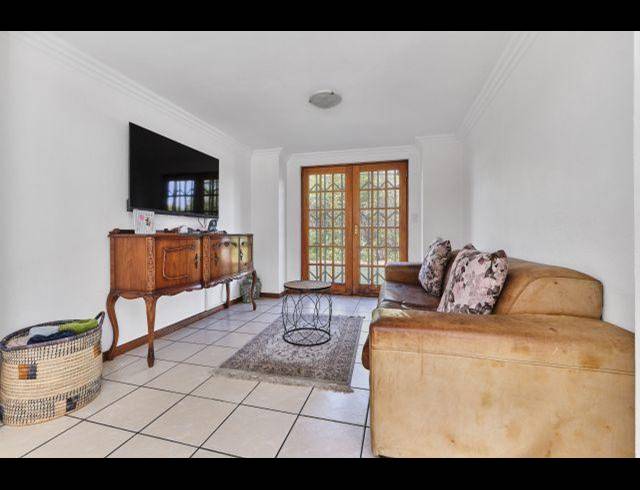 5 BEDROOM PROPERTY TO RENT IN SUNNINGHILL